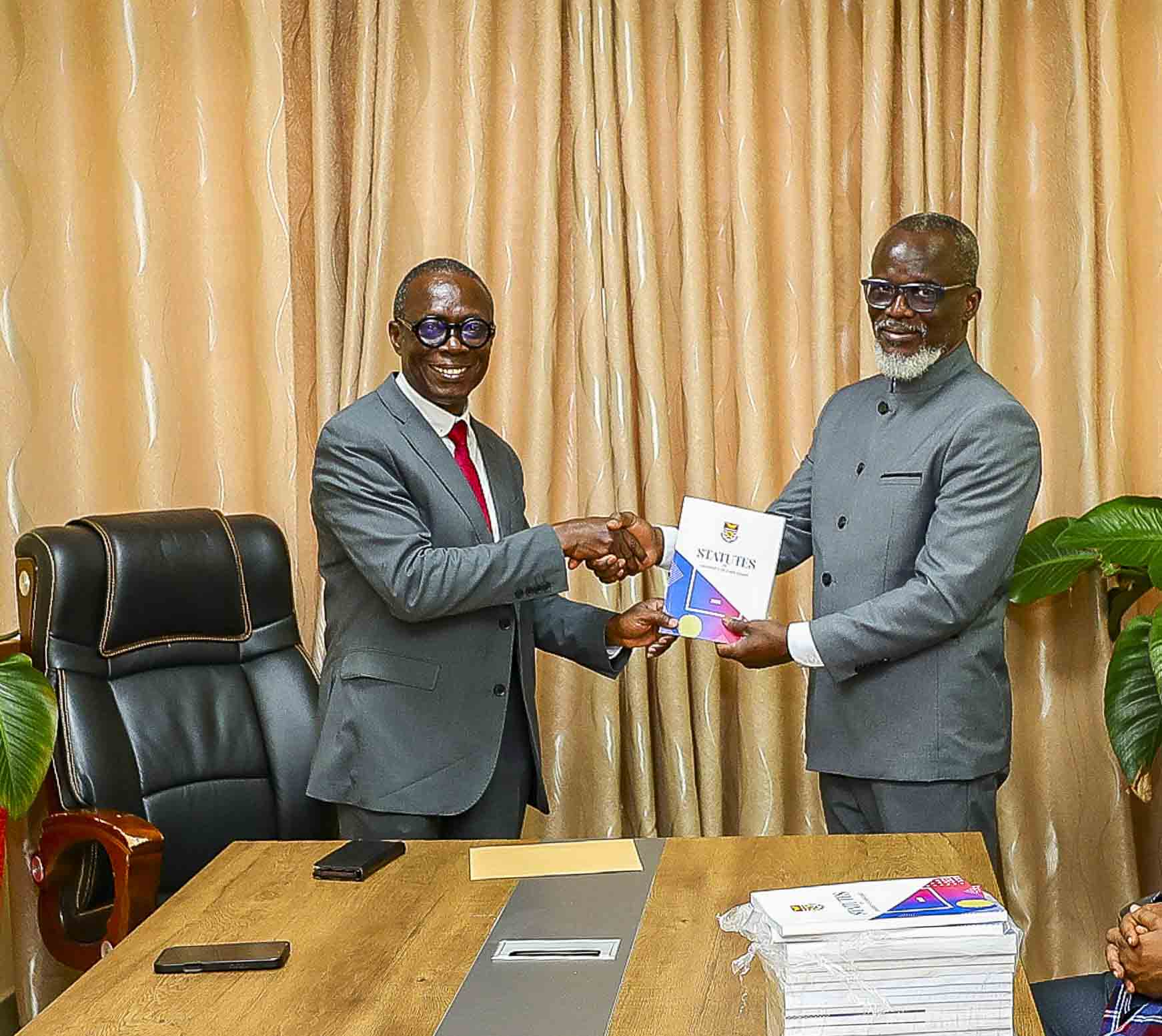 Vice-Chancellor presenting the draft statutes to the Registrar