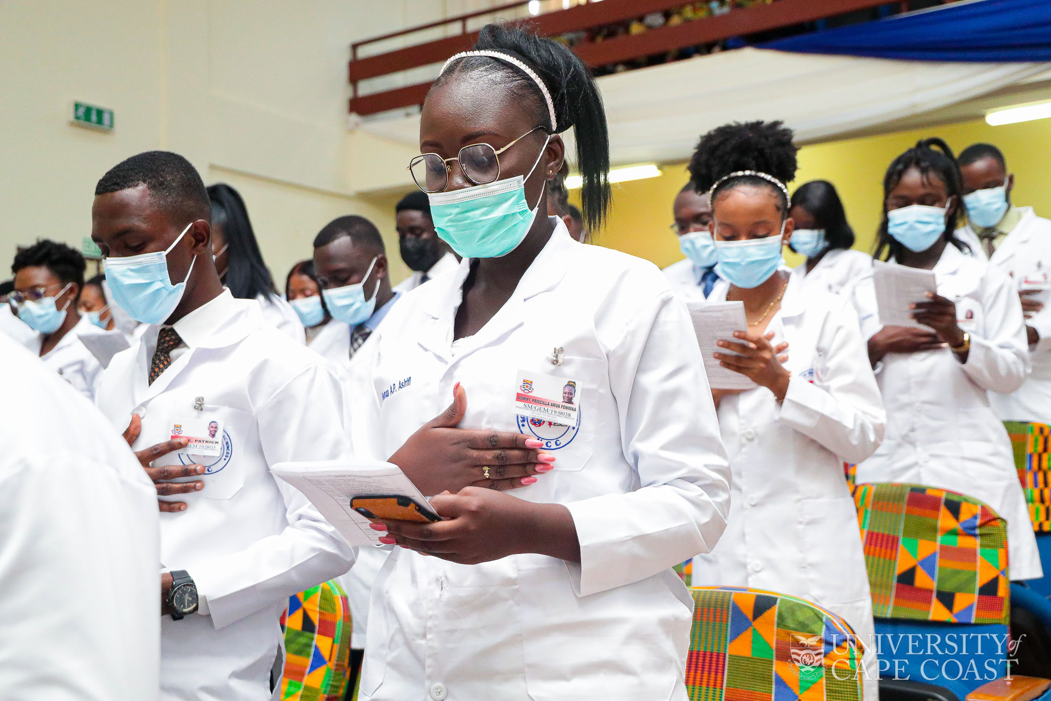 Medical stuedents swearing the Hippocratic Oath