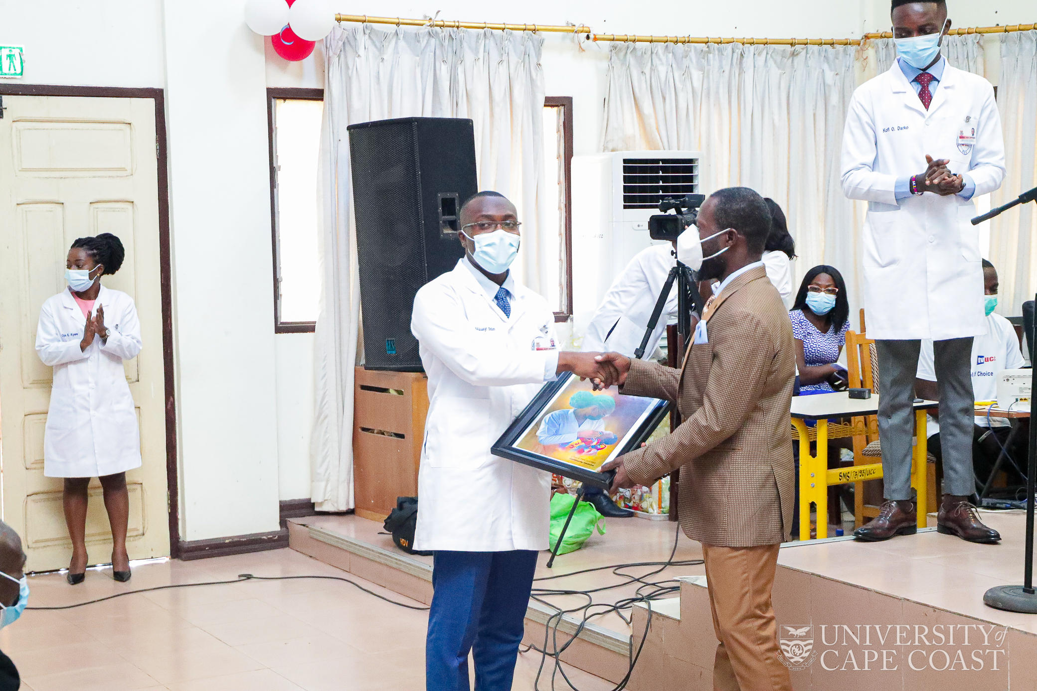 Students showing appreciation to the teaching staff.