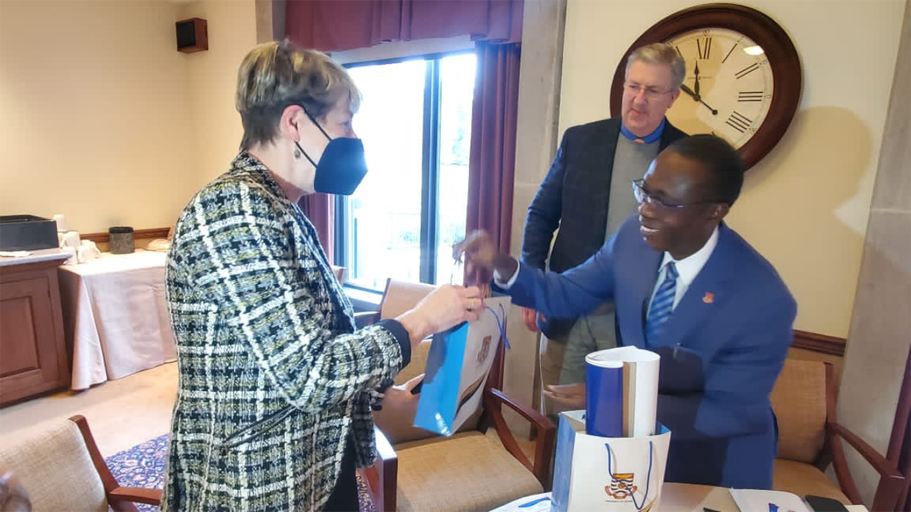 VC presenting a UCC souvenir pack to Vice President of Bucknell University, Lisan Keegan