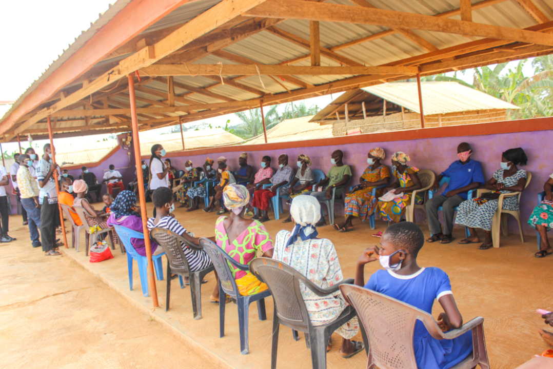 Some students, providing eye health education to patients before they were examined.