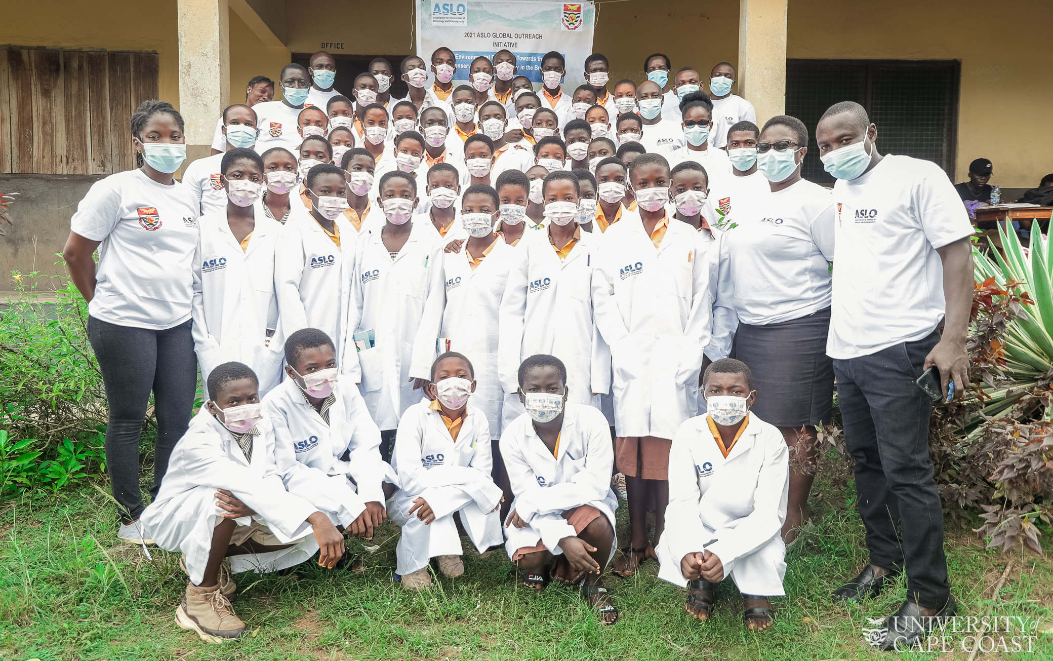 Participants of the project in a group photo.