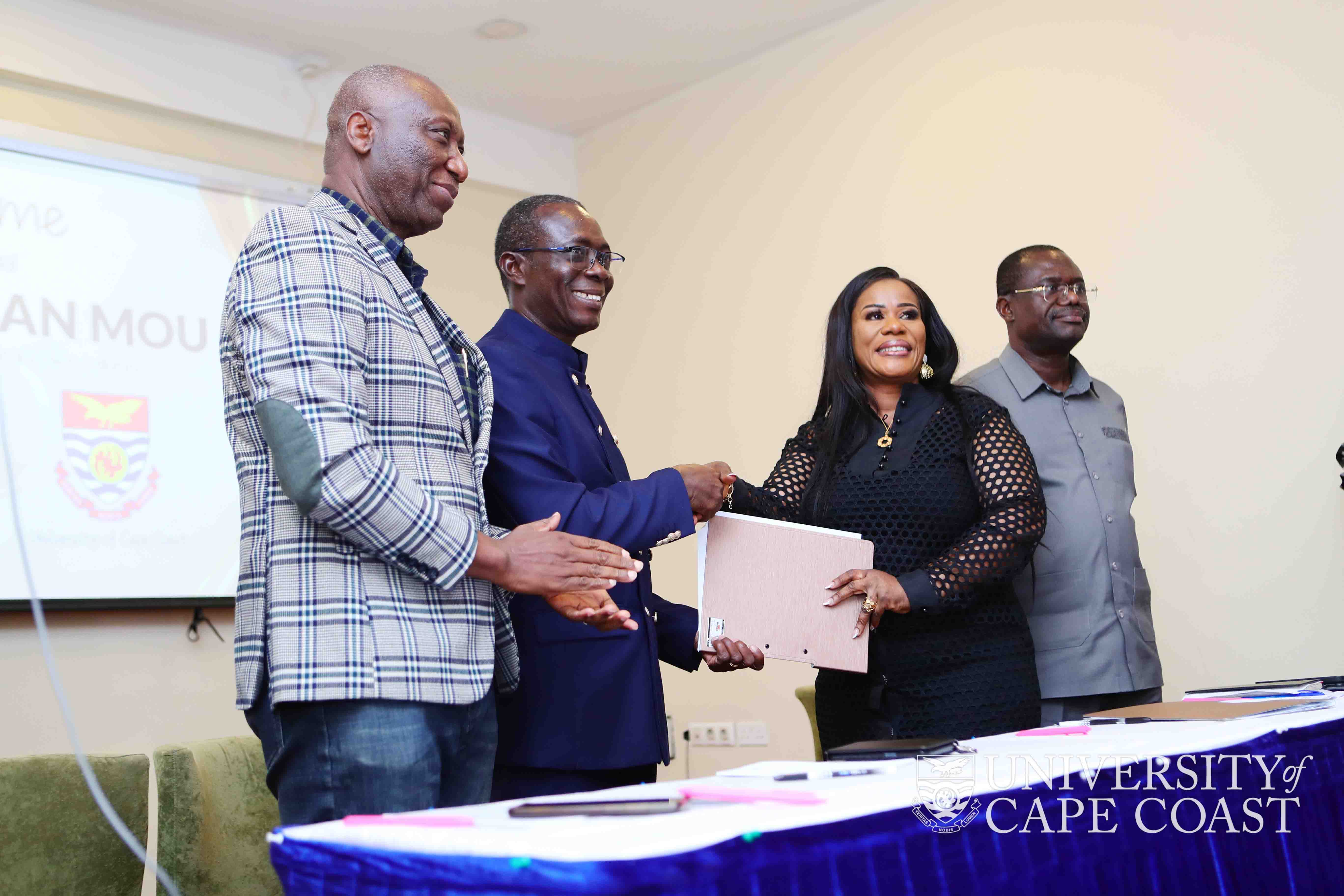 The Vice-Chancellor and CEO of AAC exchanging the signed MoU The Vice-Chancellor and CEO of AAC exchanging the signed MoU
