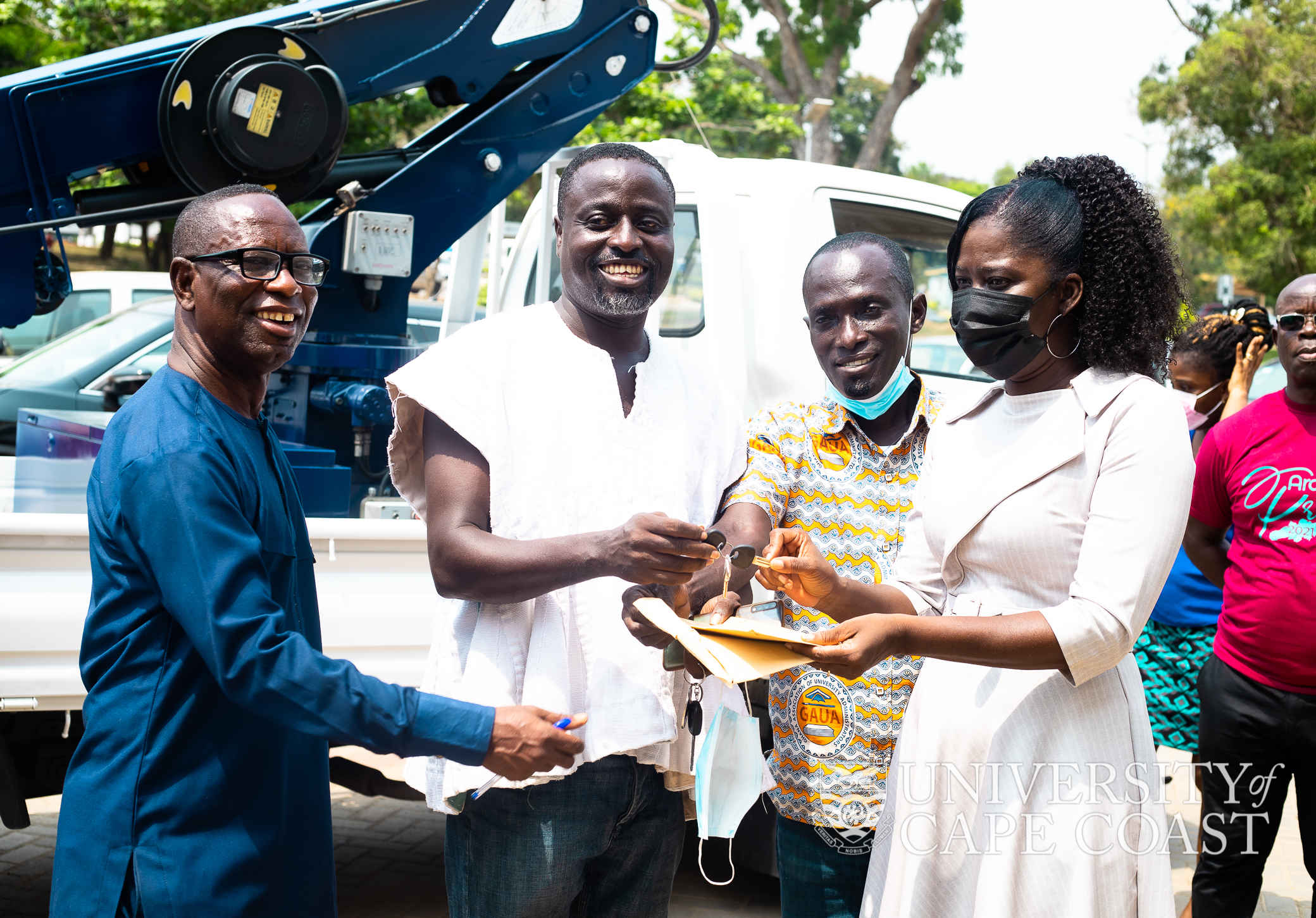 Pro-VC (Right) handing over the Key of Area Bucket Pick Up Vehicle to the Transport and Electricity Sections Pro-VC (Right) handing over the Key of Area Bucket Pick Up Vehicle to the Transport and Electricity Sections