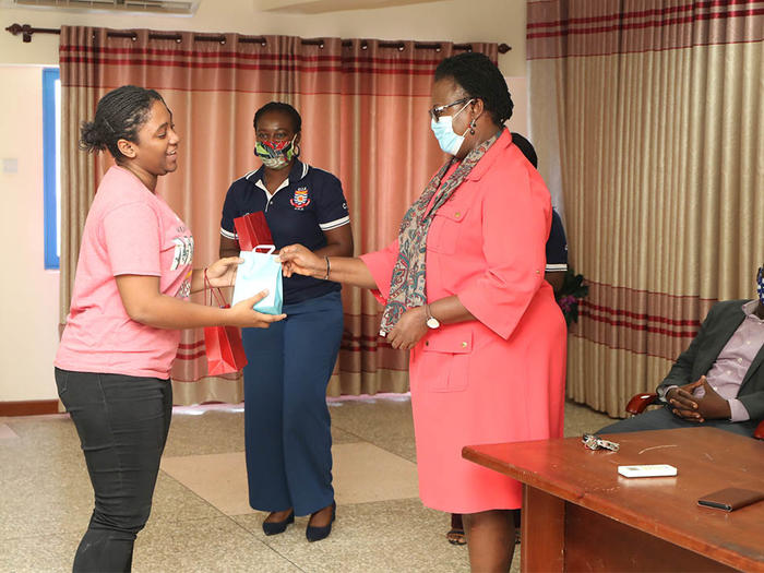 Presentation to an international student Presentation to an international student