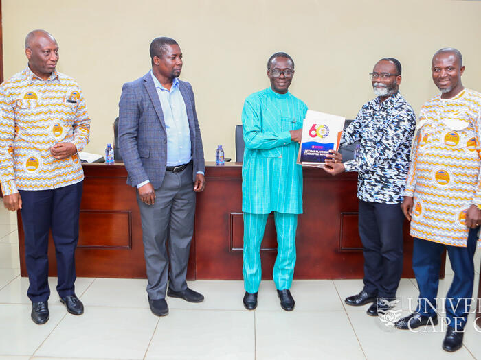 The Chairman of the Committee presenting the report to the VC