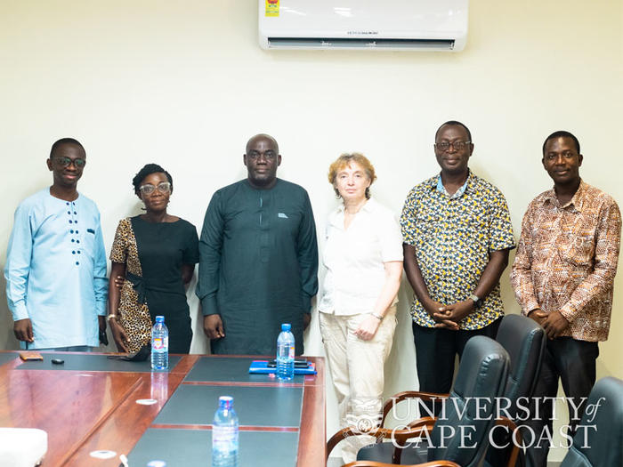 The Dean of OIR (third from left) and his Team with Prof. Dr. Martienssen  (third from right) and reps. from Dept. of Environmental Science    